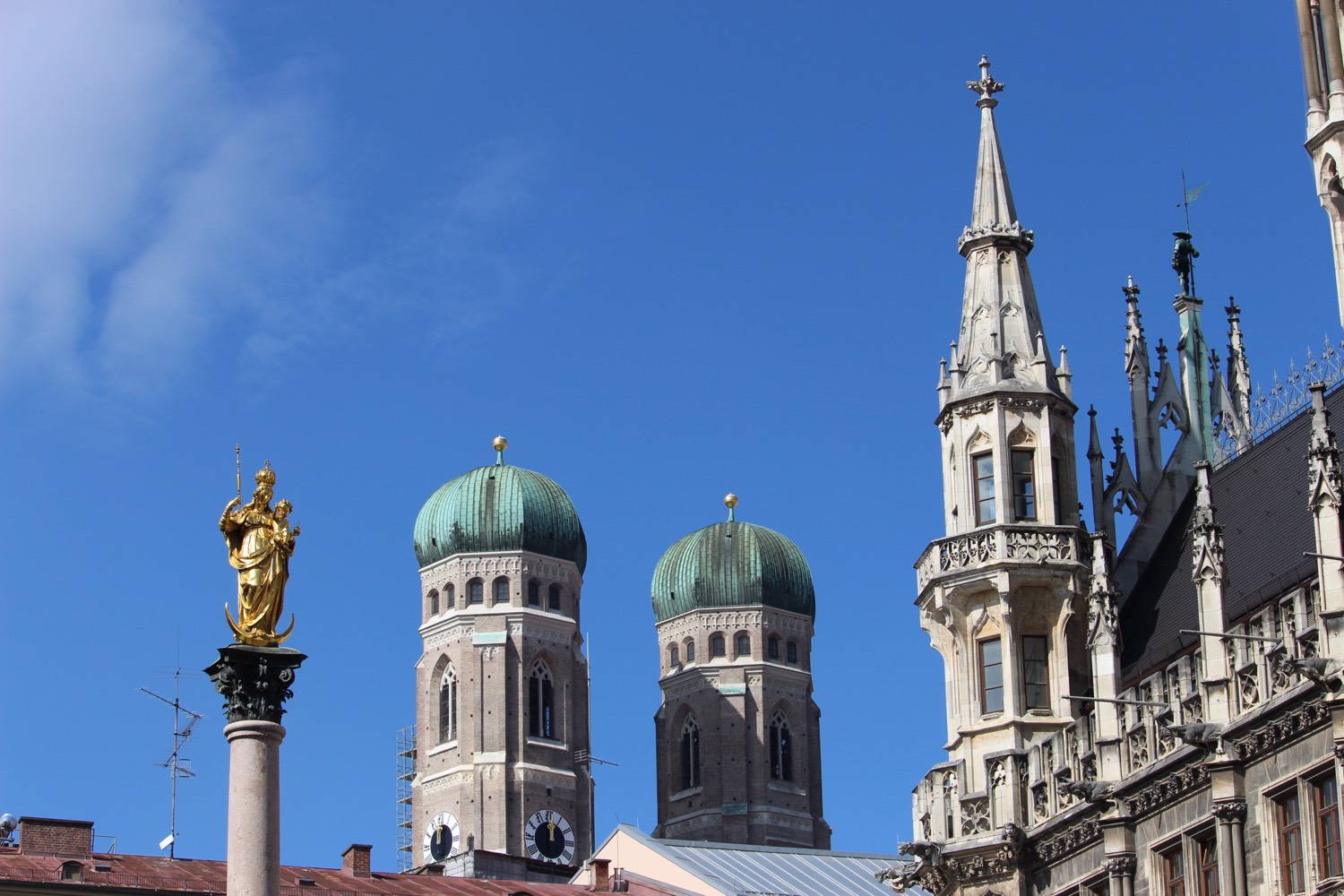 Münchner Frauenkirche und Rathaus